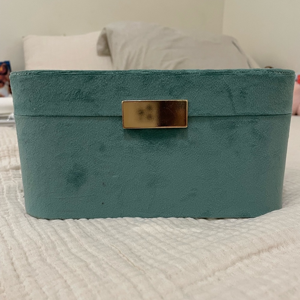 Velvet jewlery box
